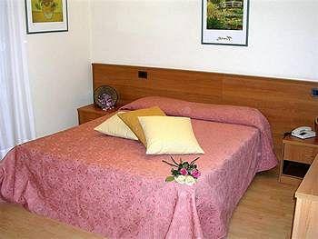 Hotel Tirrenus Περούτζια Εξωτερικό φωτογραφία