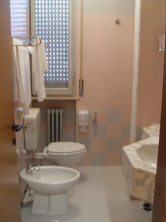 Hotel Tirrenus Περούτζια Εξωτερικό φωτογραφία